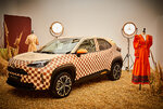 yariscrossbyiqcollection02.jpg yariscrossbyiqcollection02.jpg