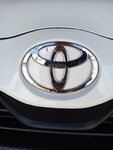 escudo.yaris.jpg